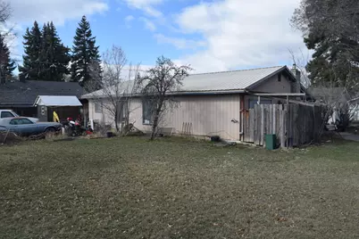 553 SW 12th Street, Redmond, OR 97756 - Photo 2