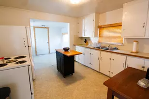 398 SE Court St, Prineville, OR 97754 - Photo 6