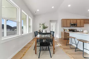 2460 Yamsay Dr, Medford, OR 97504 - Photo 6