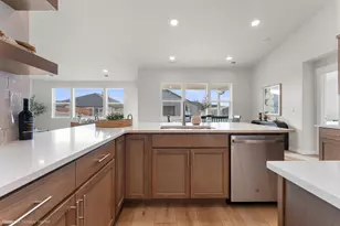 2460 Yamsay Dr, Medford, OR 97504 - Photo 8