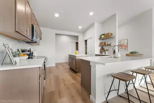 2460 Yamsay Dr, Medford, OR 97504 - Photo 4