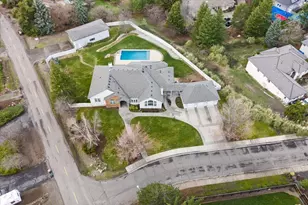 1501 Satellite Dr, Medford, OR 97504 - Photo 4