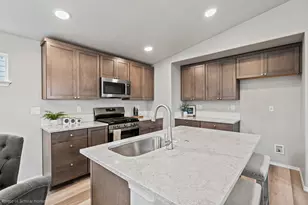 21541 NE Gather Pl, Bend, OR 97702 - Photo 2