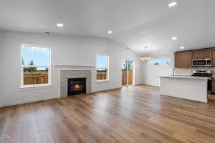 21541 NE Gather Pl, Bend, OR 97701 - Photo 6