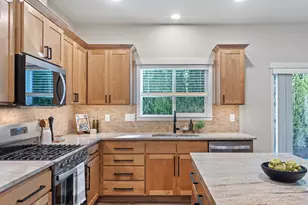 2571 Overland Dr, Grants Pass, OR 97527 - Photo 4