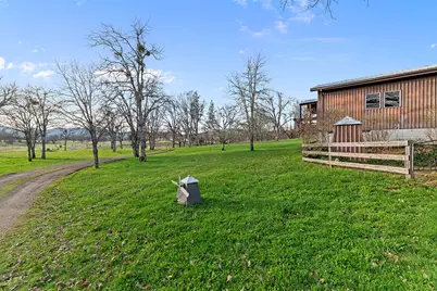 12322 Duggan Road, Central Point, OR 97502 - Photo 18