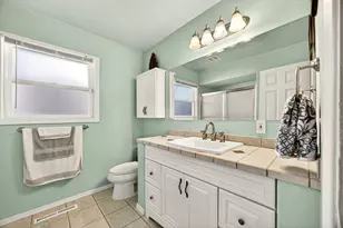 349 Lindero Ave, Medford, OR 97504 - Photo 40