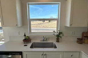 554 NE Mitchell St, Madras, OR 97741 - Photo 8