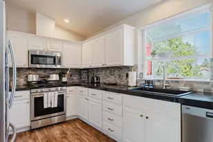 929 NE Lena Pl, Bend, OR 97701 - Photo 20