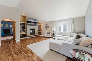 929 NE Lena Pl, Bend, OR 97701 - Photo 4