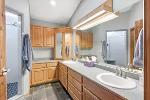 4730 W Griffin Creek Rd, Medford, OR 97501 - Photo 22