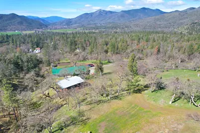 401 Tumbleweed Drive, Jacksonville, OR 97530 - Photo 2