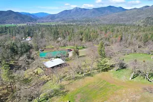401 Tumbleweed Dr, Jacksonville, OR 97530 - Photo 2