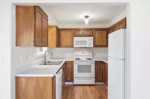 512 Village Dr, Central Point, OR 97502 - Photo 10