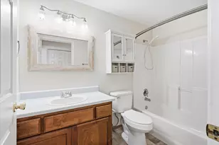 512 Village Dr, Central Point, OR 97502 - Photo 18