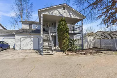 512 Village Drive, Central Point, OR 97502 - Photo 2