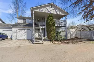 512 Village Dr, Central Point, OR 97502 - Photo 2