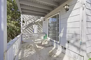512 Village Dr, Central Point, OR 97502 - Photo 6
