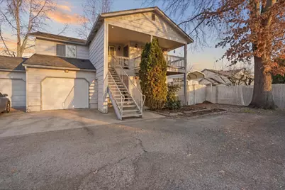512 Village Drive, Central Point, OR 97502 - Photo 1