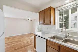 512 Village Dr, Central Point, OR 97502 - Photo 8