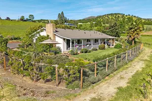 3015 Marigold Ln, Medford, OR 97504 - Photo 2