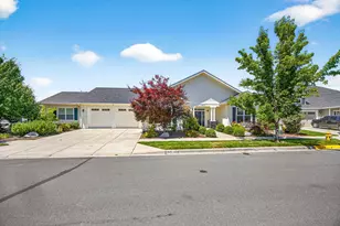 1407 Rustler Peak St, Central Point, OR 97502 - Photo 2