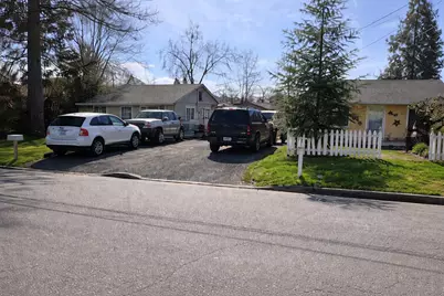 1035 SW I Street, Grants Pass, OR 97526 - Photo 2