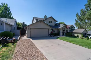 2021 SW 37th St, Redmond, OR 97756 - Photo 2