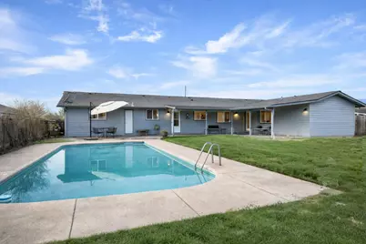 106 Victoria Way, Central Point, OR 97502 - Photo 2