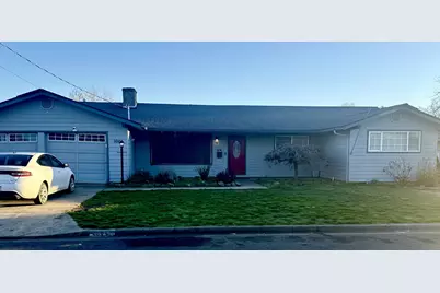 106 Victoria Way, Central Point, OR 97502 - Photo 1