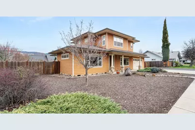 1401 Lithia Way, Talent, OR 97540 - Photo 4