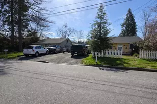 1039 SW I St, Grants Pass, OR 97526 - Photo 8