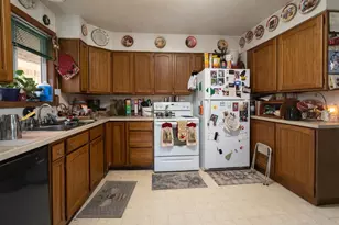 1039 SW I St, Grants Pass, OR 97526 - Photo 2