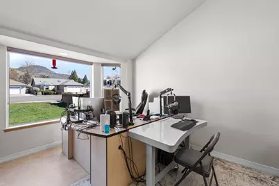 3053 Adams Circle, Medford, OR 97504 - Photo 8