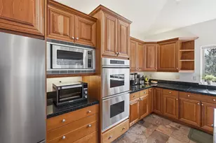 1989 NW Iowa Ave, Bend, OR 97703 - Photo 16