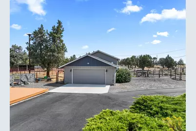 1923 NE Upas Avenue, Redmond, OR 97756 - Photo 4