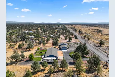 1923 NE Upas Avenue, Redmond, OR 97756 - Photo 2