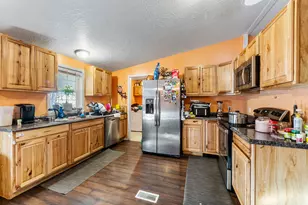 1570 S Peach St, Medford, OR 97501 - Photo 4