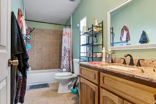 1570 S Peach St, Medford, OR 97501 - Photo 14