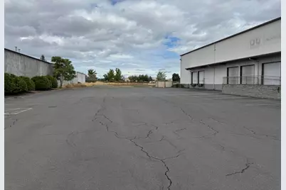 1165 Fisher Avenue, Medford, OR 97504 - Photo 2