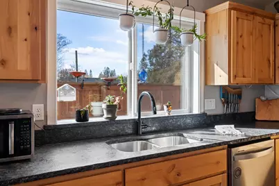 2035 SW Truman Way, Grants Pass, OR 97526 - Photo 8