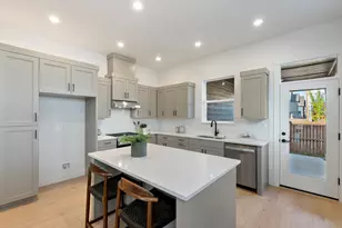 60935 SE Apollo Pl, Bend, OR 97702 - Photo 4