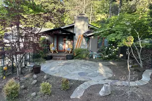 802 Beach St, Ashland, OR 97520 - Photo 2