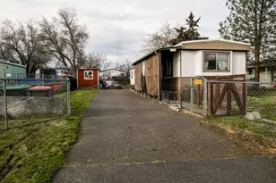 2533 Terrmont St, White City, OR 97503 - Photo 1