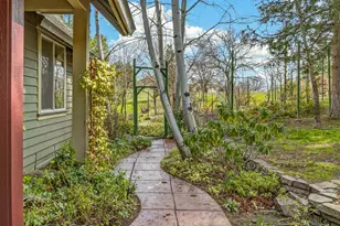 523 Strawberry Ln, Ashland, OR 97520 - Photo 8