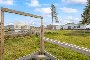 17435 SW Hahlen Ave, Powell Butte, OR 97753 - Photo 44