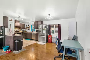 2311 Lara Ln, Central Point, OR 97502 - Photo 8