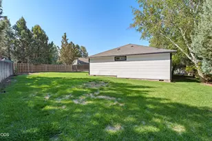 1052 NE Francis Ct, Bend, OR 97701 - Photo 32