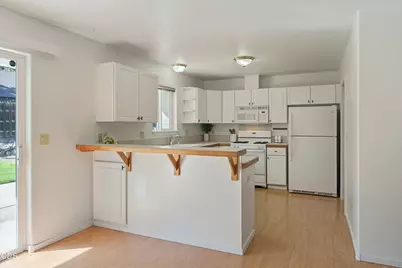 1052 NE Francis Court, Bend, OR 97701 - Photo 10
