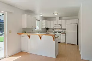 1052 NE Francis Ct, Bend, OR 97701 - Photo 10